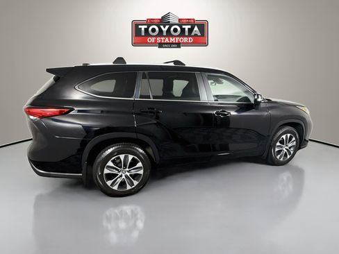 Used 2023 Toyota Highlander XLE AWD/4WD image 8