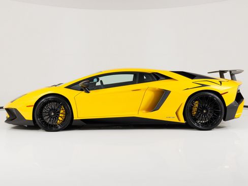 Used 2016 Lamborghini Aventador LP 750-4 Superveloce AWD/4WD image 7