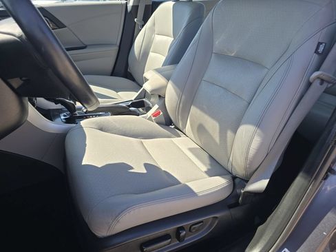 Certified 2017 Honda Accord EX-L image 23