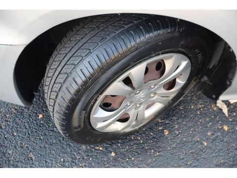 Used 2010 Hyundai Elantra GLS image 13