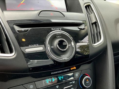 Used 2018 Ford Focus SEL FWD image 40