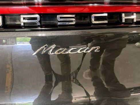Used 2020 Porsche Macan w/ Premium Package Plus AWD/4WD image 10
