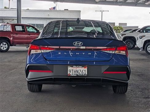 Used 2025 Hyundai Elantra Sport image 3