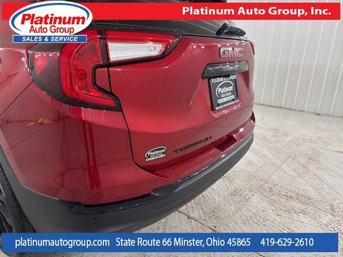 Used 2024 GMC Terrain SLT w/ Elevation Edition image 42