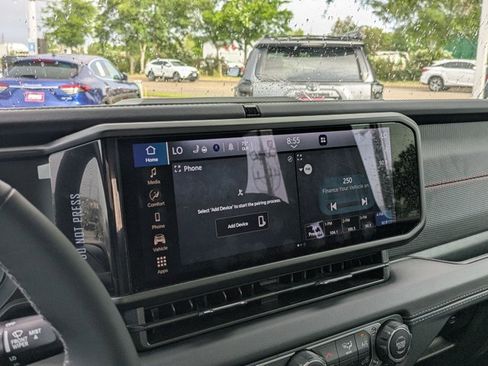 Used 2025 Jeep Wrangler Rubicon w/ Convenience Group image 11