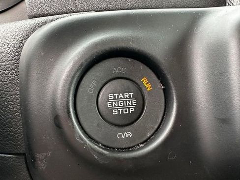 Used 2023 Jeep Wrangler Unlimited Sahara w/ Cold Weather Group AWD/4WD image 19