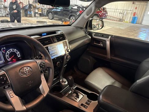 Certified 2021 Toyota 4Runner SR5 Premium w/ Moonroof Package AWD/4WD image 17