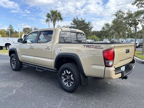 Used 2016 Toyota Tacoma TRD Off-Road image 6