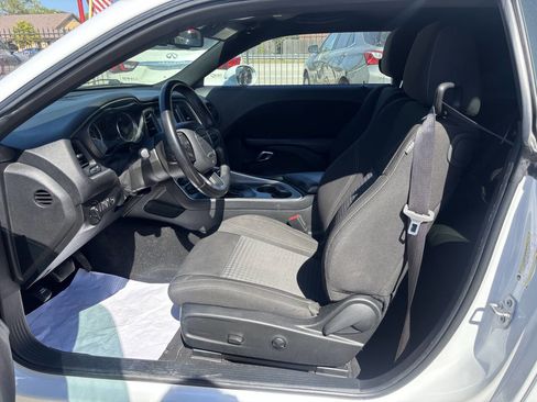 Used 2022 Dodge Challenger SXT image 18