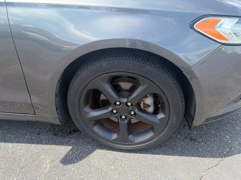 Used 2016 Ford Fusion SE FWD image 9