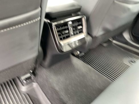 Used 2025 Toyota Crown XLE AWD/4WD image 13