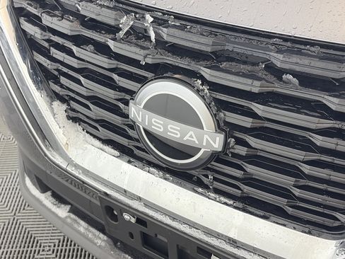 Used 2022 Nissan Rogue SV image 15