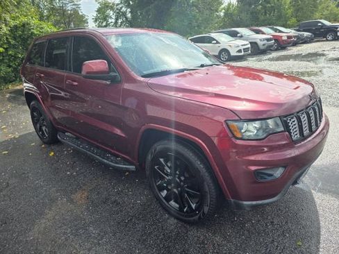 Used 2018 Jeep Grand Cherokee Altitude AWD/4WD image 3