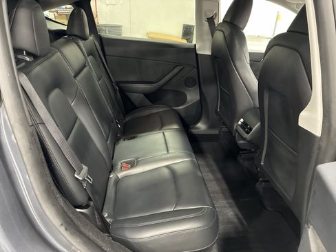 Certified 2023 Tesla Model Y Long Range AWD/4WD image 11