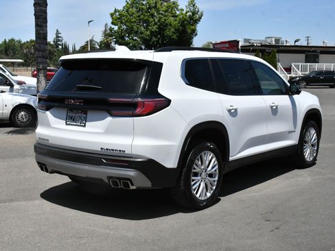 Used 2024 GMC Acadia Elevation FWD image 8