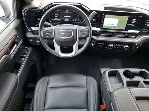 Used 2025 GMC Sierra 1500 SLT image 11