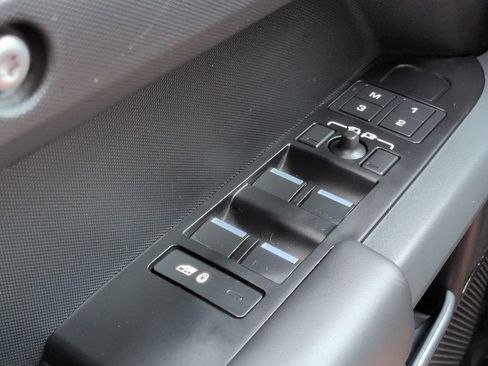 Used 2024 Land Rover Defender 110 X-Dynamic SE image 24