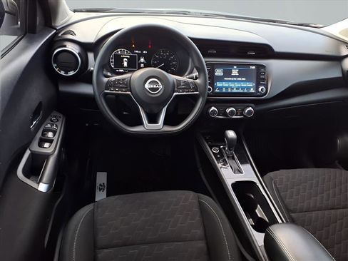 Used 2023 Nissan Kicks SV image 10
