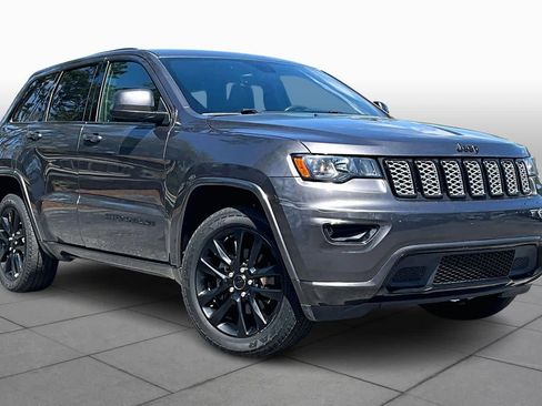 Used 2017 Jeep Grand Cherokee Altitude image 3