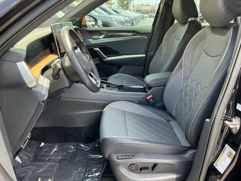 Certified 2025 Volkswagen Tiguan SEL R-Line AWD/4WD image 14