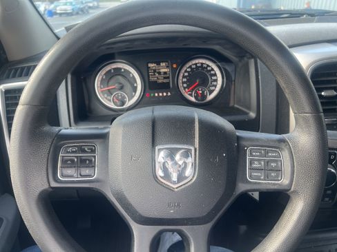 Used 2019 RAM 1500 Classic SLT image 17