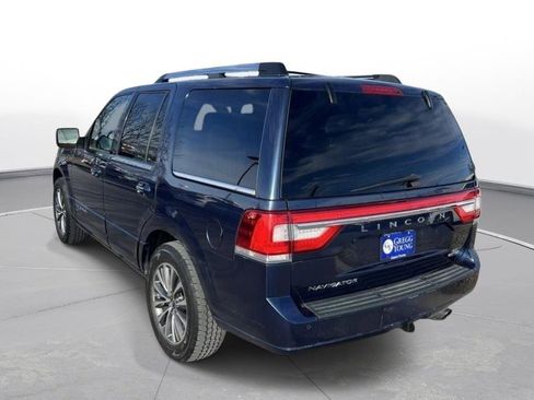 Used 2015 Lincoln Navigator image 4
