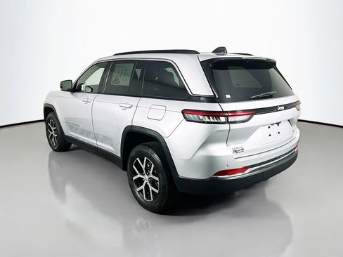 Used 2024 Jeep Grand Cherokee Limited image 5