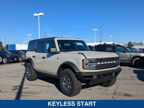 New 2025 Ford Bronco Badlands image 7