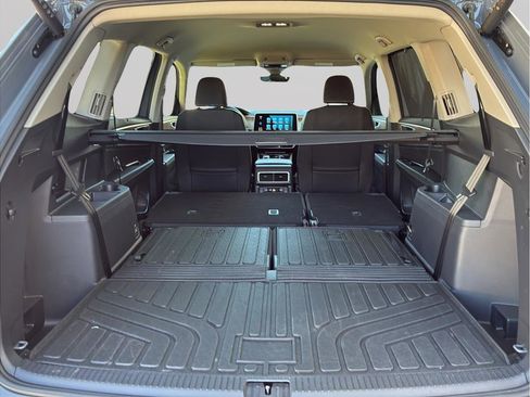 Used 2025 Volkswagen Atlas SE image 9