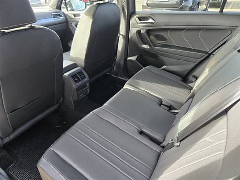 Used 2023 Volkswagen Tiguan SE R-Line image 33