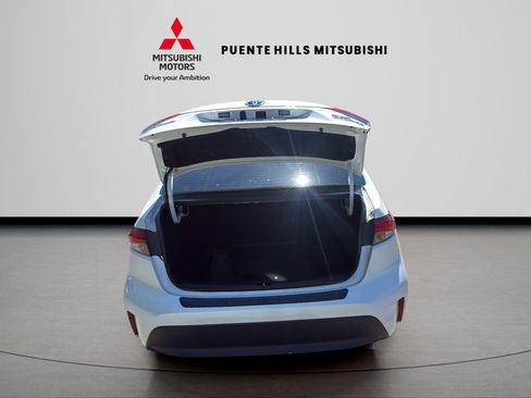 Used 2024 Toyota Corolla XLE FWD image 9