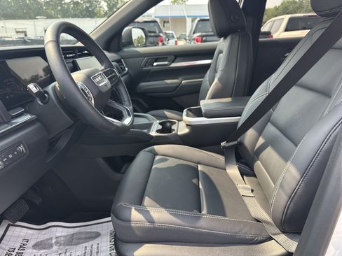 Used 2025 GMC Terrain Elevation w/ Elevation Premium Package FWD image 10
