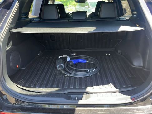 Used 2022 Toyota RAV4 XSE w/ Weather Package AWD/4WD image 9