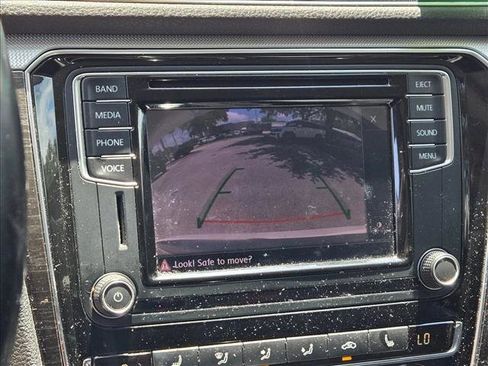 Used 2016 Volkswagen Passat 1.8T SE FWD image 10