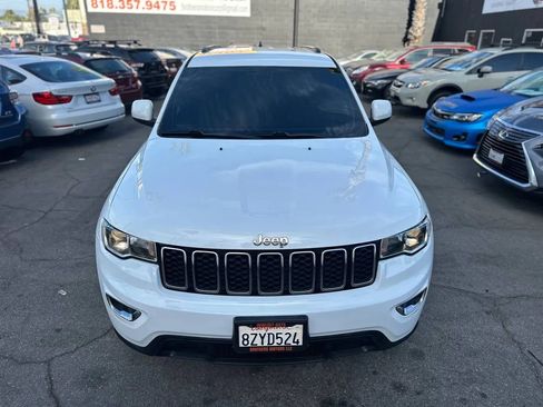 Used 2019 Jeep Grand Cherokee Laredo image 4