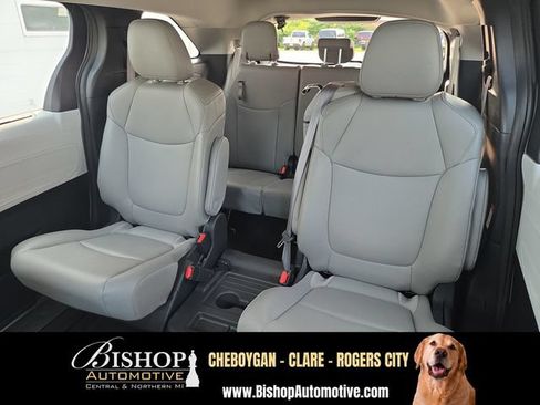 Used 2025 Toyota Sienna XLE FWD image 8