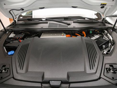 Certified 2024 Audi Q8 e-tron Premium AWD/4WD image 28