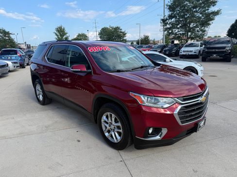 Used 2018 Chevrolet Traverse LT FWD image 2