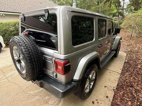 Used 2019 Jeep Wrangler Unlimited Sahara AWD/4WD image 5