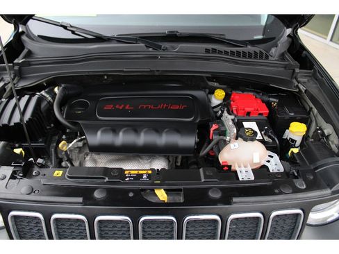 Used 2019 Jeep Renegade Sport image 32