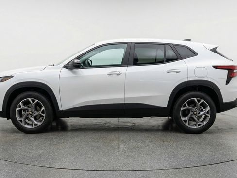Used 2025 Chevrolet Trax LT FWD image 5