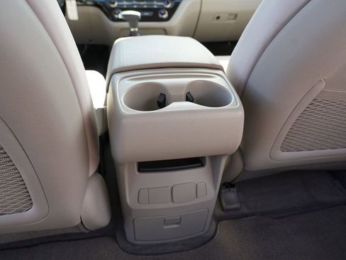 Used 2018 Kia Sedona L image 25