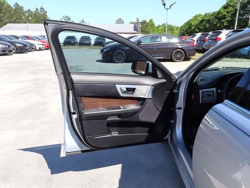 Used 2012 Jaguar XF image 32