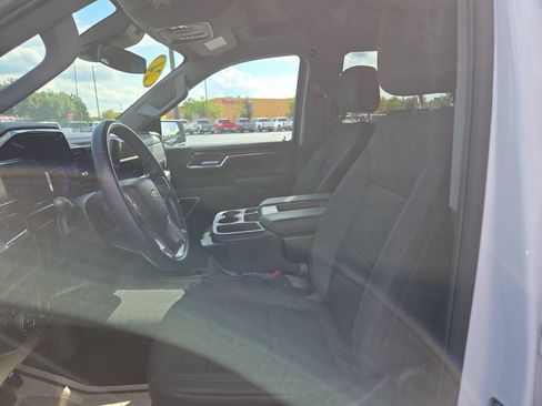 Used 2024 Chevrolet Silverado 1500 LT AWD/4WD image 17
