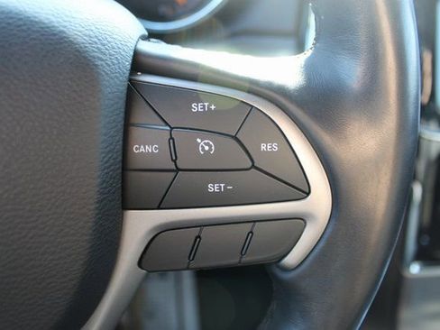 Used 2021 Jeep Grand Cherokee Laredo X image 14