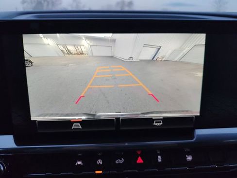 Used 2022 GMC Sierra 1500 SLT w/ SLT Convenience Package image 19