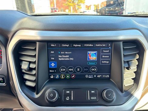 Used 2023 GMC Acadia SLT w/ Technology Package image 27