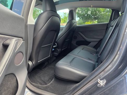 Used 2023 Tesla Model Y Long Range AWD/4WD image 29