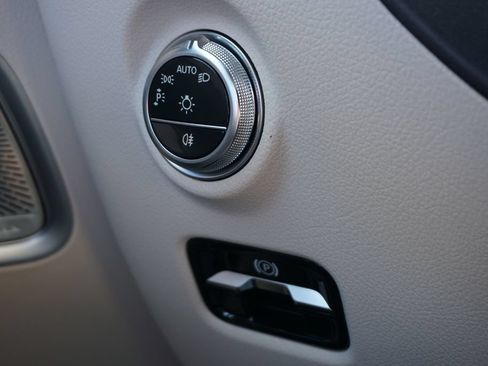 Used 2025 Mercedes-Benz C 300 Sedan image 32