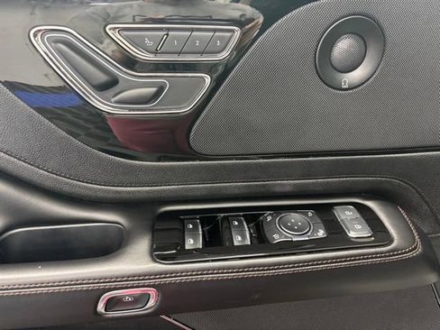 Used 2024 Lincoln Aviator Reserve AWD/4WD image 6